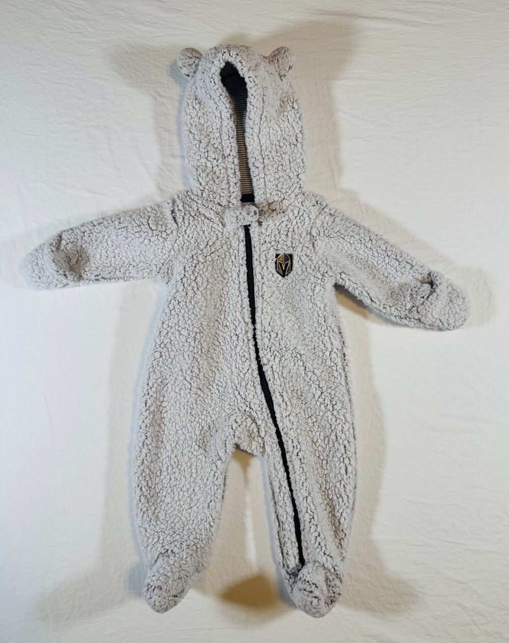 NWOT Vegas golden Knights Game Nap Teddy Fleece One Piece, 0-3 M